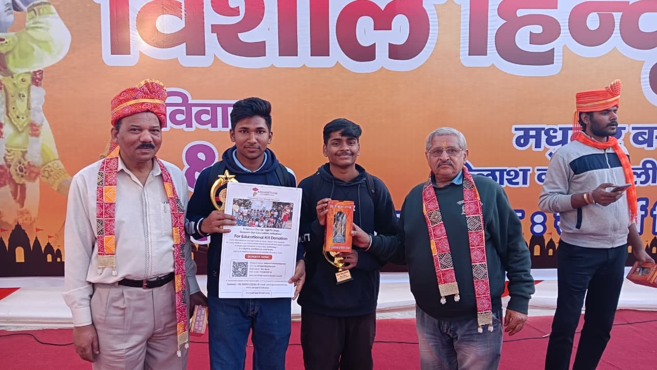 Roshan and Kartik Sharma receiving the Best Social Worker Award from RSS at Shankar Nagar, Shahdara